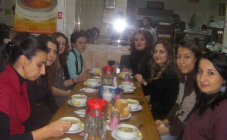 Bergama’da Göreve Başlayan Öğretmenler Yemekte Buluştu