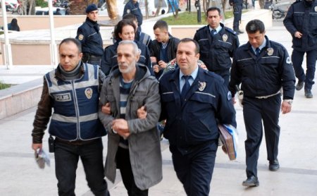 Bergama'da uyuşturucu tacirlerine büyük operasyon