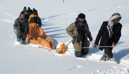 Berivan, brandayla kar üstünde 9 kilometre sürüklenerek ambulansa ulaştı