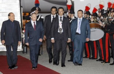 Berlusconi'den Putin'e Özel Karşılama Töreni