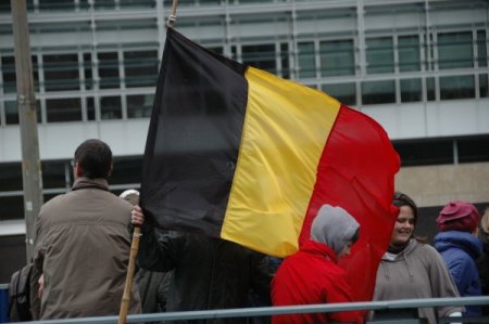 Beş Genç Facebook’ta Çağrıda Bulundu: Belçika’da 30 Bin Kişi Yürüdü