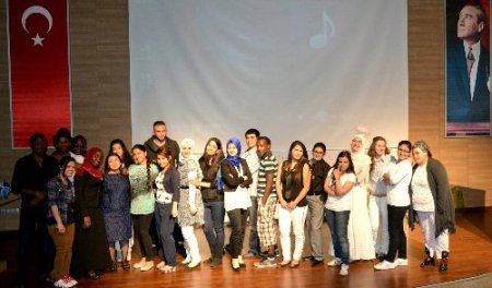 Beş kıtanın renkleri, tiyatroda Anadolu Kültürü ile buluştu