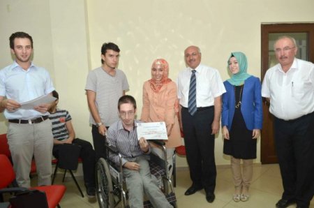 Beş ülkeden gelen stajyer öğrenciler 70 kişiye İngilizce öğretti