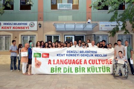 Beş ülkeden gelen stajyer öğrenciler 70 kişiye İngilizce öğretti