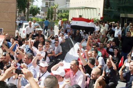 Beşar Esad Taraftarı Gurup Kaldıkları Otellerin Önünde Sloganlar Attıktan Sonra Ülkelerine Gitmek Üzere Antalya'dan Ayrıldı