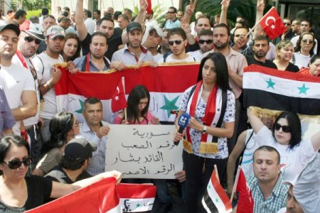Beşar Esad Taraftarı Gurup Kaldıkları Otellerin Önünde Sloganlar Attıktan Sonra Ülkelerine Gitmek Üzere Antalya'dan Ayrıldı
