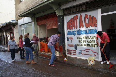 Beşikdüzü'nde selin zararı ortaya çıktı