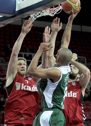 Beşiktaş, Aliağa Petkim’i 79 - 66 mağlup etti