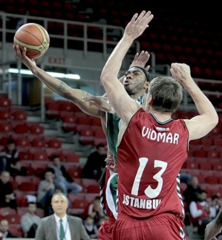 Beşiktaş, Aliağa Petkim’i 79 - 66 mağlup etti