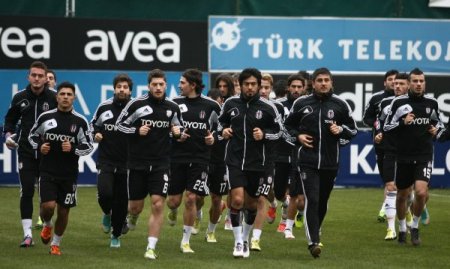 Beşiktaş, çalışıp kampa girdi