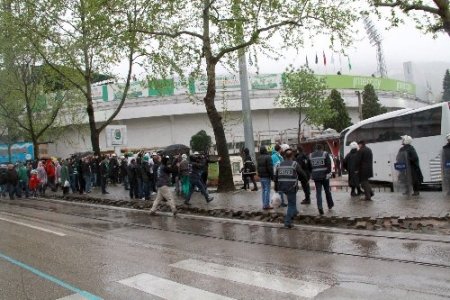 Beşiktaş, geniş güvenlik önlemleri içinde stada geldi