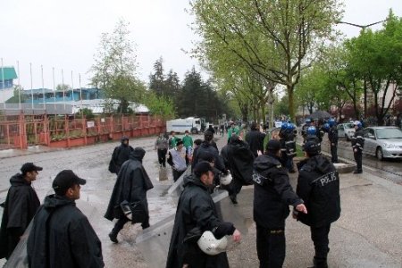 Beşiktaş, geniş güvenlik önlemleri içinde stada geldi