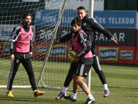 Beşiktaş, günün ilk antrenmanını yaptı