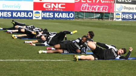 Beşiktaş, günün ilk antrenmanını yaptı