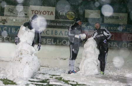 Beşiktaş, kar altında çalıştı ve kampa girdi