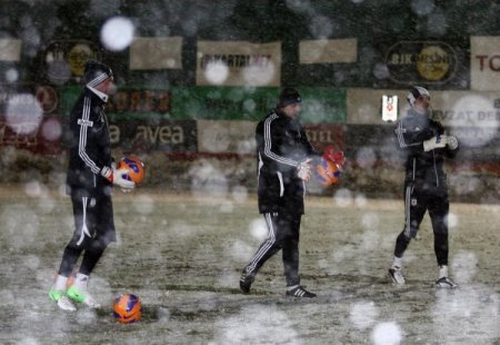 Beşiktaş, kar altında çalıştı ve kampa girdi