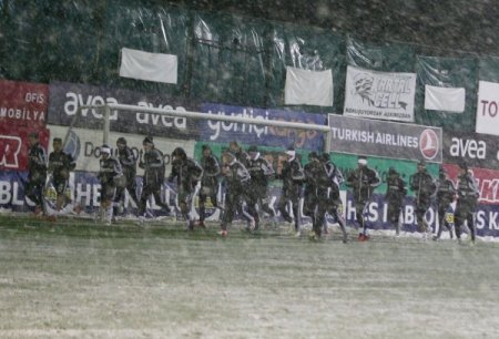 Beşiktaş, kar altında çalıştı ve kampa girdi