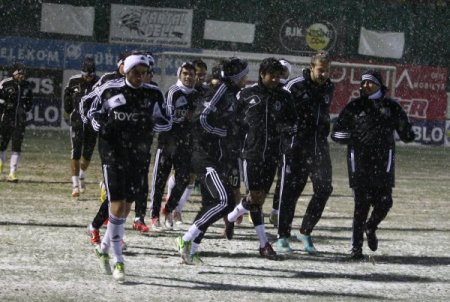 Beşiktaş, kar altında çalıştı ve kampa girdi
