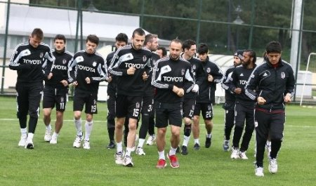 Beşiktaş, Medical Park Antalyaspor maçının hazırlıklarına ara vermeden başladı