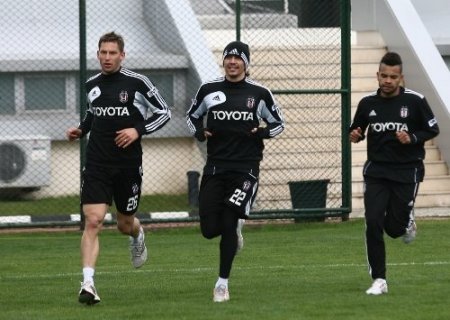 Beşiktaş, Medical Park Antalyaspor maçının hazırlıklarına ara vermeden başladı