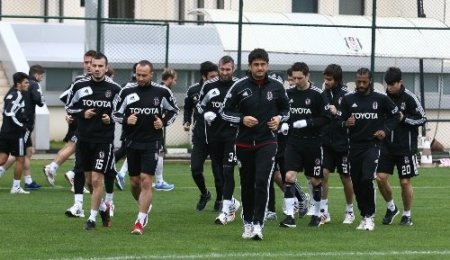 Beşiktaş, Medical Park Antalyaspor maçının hazırlıklarına ara vermeden başladı