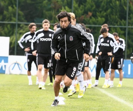 Beşiktaş, önce çalıştı ardından da 22 kişilik kadro ile Trabzon'a gitti