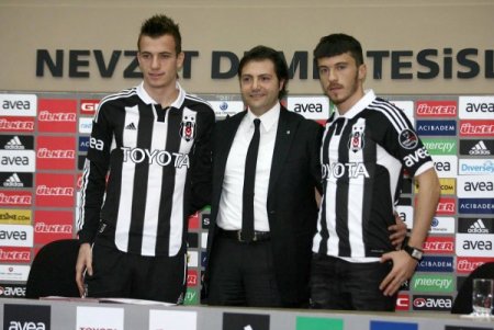 Beşiktaş, yeni transferlerine resmi imzayı attırdı