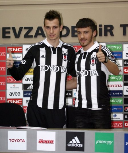 Beşiktaş, yeni transferlerine resmi imzayı attırdı