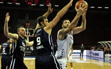 Beşiktaş: 67 - Anadolu Efes: 74