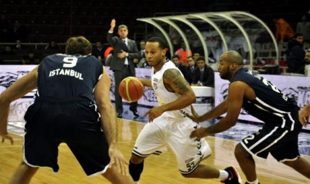 Beşiktaş: 67 - Anadolu Efes: 74