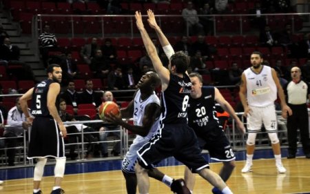 Beşiktaş: 67 - Anadolu Efes: 74