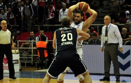 Beşiktaş: 67 - Anadolu Efes: 74