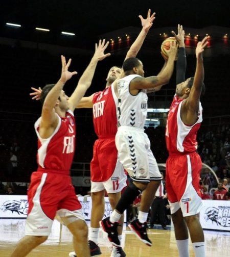 Beşiktaş: 72 - Tofaş: 55