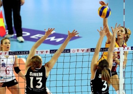 Beşiktaş Bahçeşehir Üniversitesi'ni 3-0 yenen Galatasaray Daikin yarı finalde