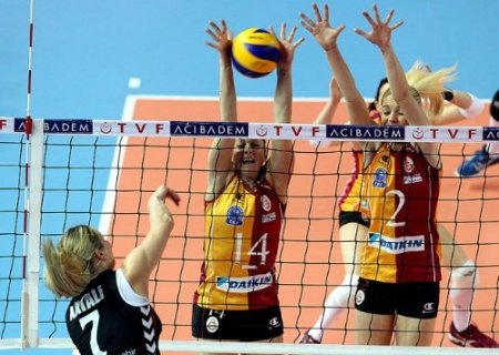 Beşiktaş Bahçeşehir Üniversitesi'ni 3-0 yenen Galatasaray Daikin yarı finalde