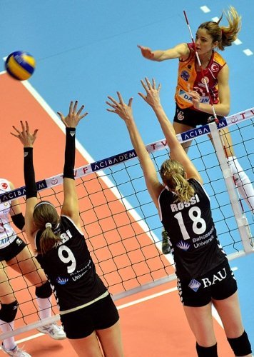 Beşiktaş Bahçeşehir Üniversitesi'ni 3-0 yenen Galatasaray Daikin yarı finalde