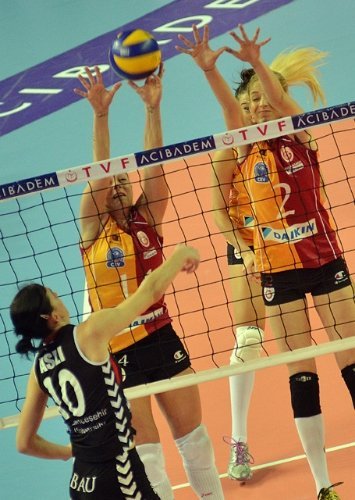 Beşiktaş Bahçeşehir Üniversitesi'ni 3-0 yenen Galatasaray Daikin yarı finalde