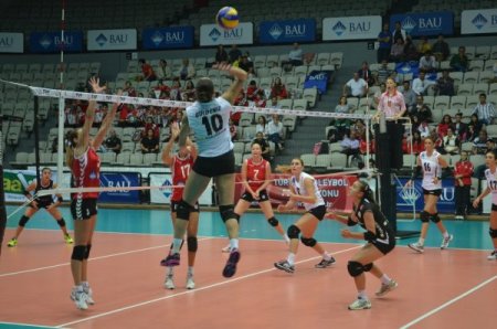 Beşiktaş Bahçeşehir Üniversitesi’ni 3-1 yenen Vakıfbank dolu dizgin