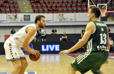 Beşiktaş BEKO Cup ilk maçında fark attı, finale çıktı