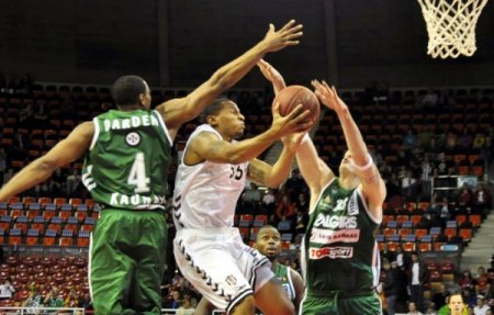 Beşiktaş BEKO Cup ilk maçında fark attı, finale çıktı