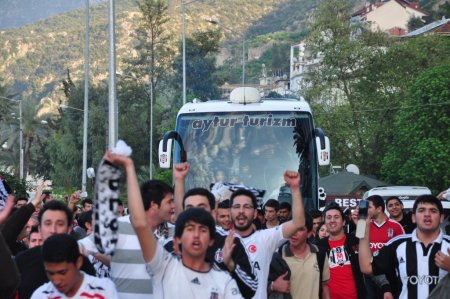 Beşiktaş kafilesi, Fethiye'de sevgi seliyle karşılandı
