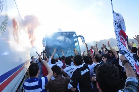 Beşiktaş kafilesi, Fethiye'de sevgi seliyle karşılandı