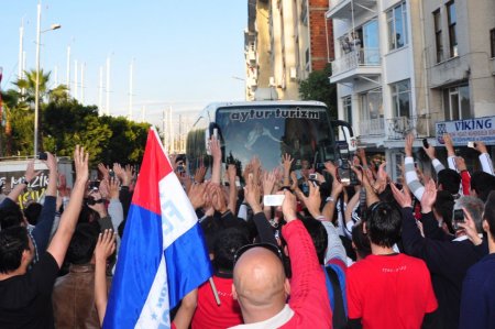 Beşiktaş kafilesi, Fethiye'de sevgi seliyle karşılandı