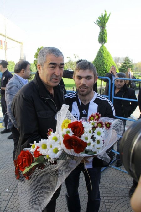 Beşiktaş kafilesi Samsun'da çiçeklerle karşılandı