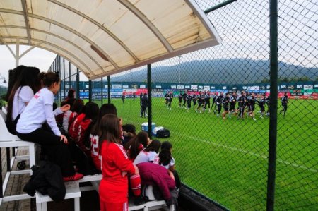 Beşiktaş Kız Futbol Eğitim Merkezleri projesine katıldı