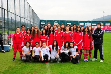 Beşiktaş Kız Futbol Eğitim Merkezleri projesine katıldı