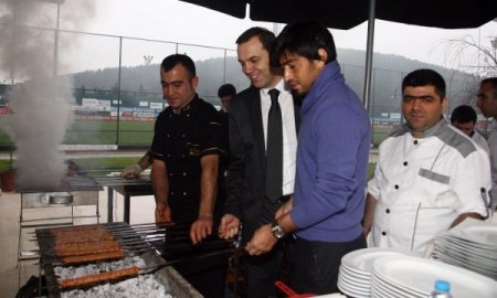 Beşiktaş Kulübü Yönetim Kurulu'ndan futbolculara moral yemeği