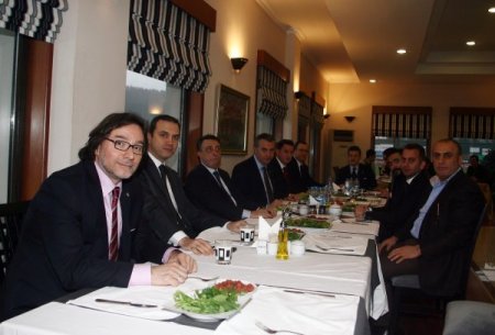 Beşiktaş Kulübü Yönetim Kurulu'ndan futbolculara moral yemeği