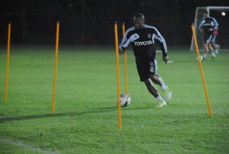 Beşiktaş Manavgat'ta yağmurlu havaya aldırış etmeden antrenman yaptı