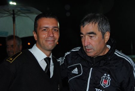 Beşiktaş taraftarından futbolculara yoğun ilgi